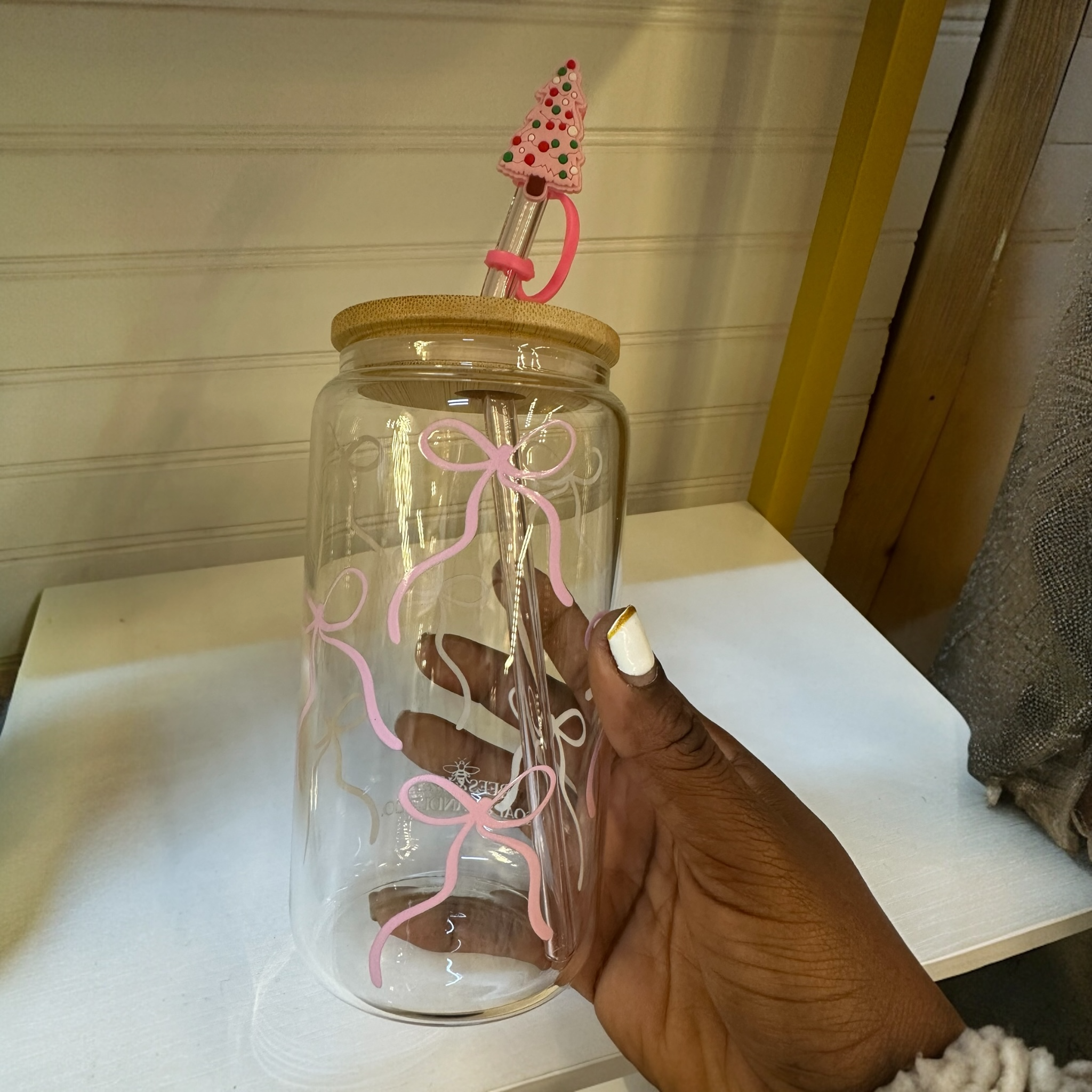 Pink Bows Glass Cup | 16 oz Bamboo Lid & Glass Straw – beesandwaxcandleco.